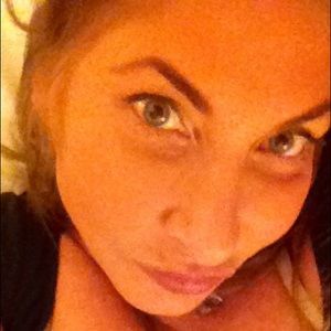 Meet your Posher, Laurie